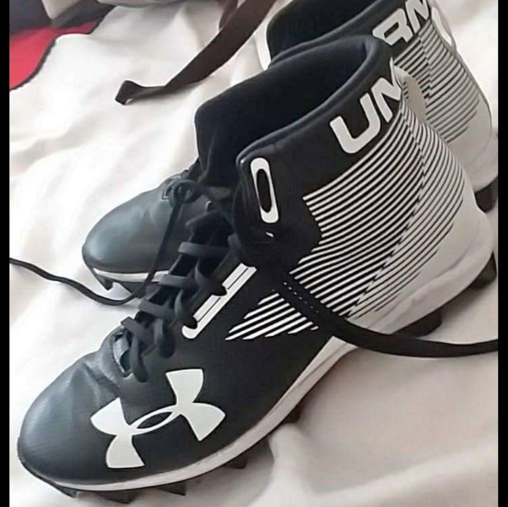 Unisex cleats size 7 men's / 9 women's